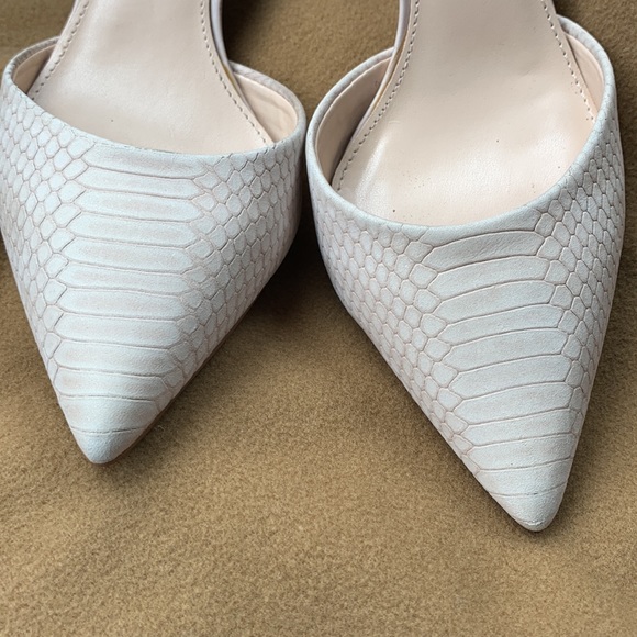 Vince Camuto cream heels. - Picture 4 of 7